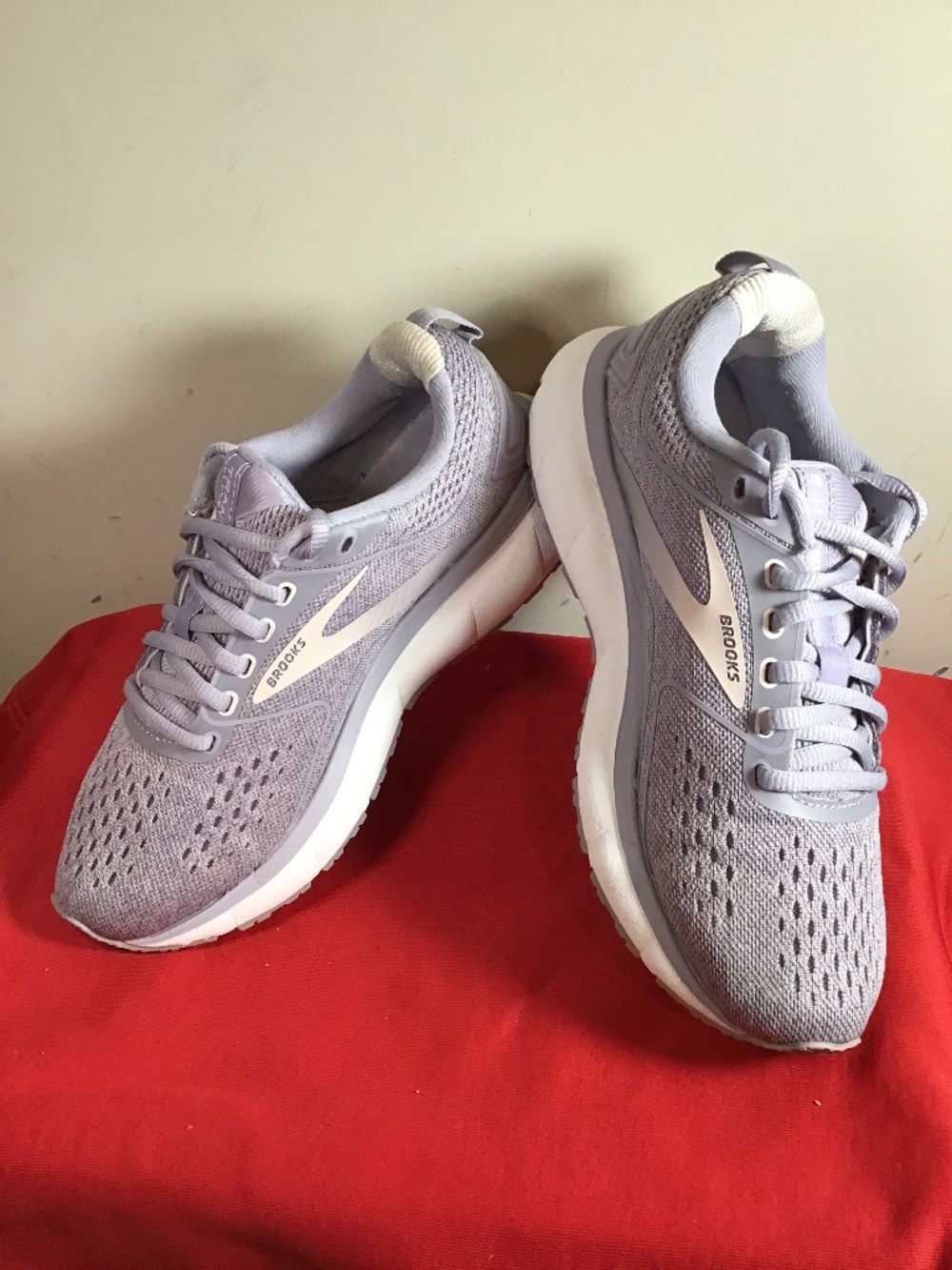 ❤️🔥Brooks women size 6, great condition, see photos before buying❤️❤️😻